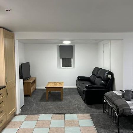 Studio Flat Twin - Town Centre Merthyr Tydfil Exterior photo